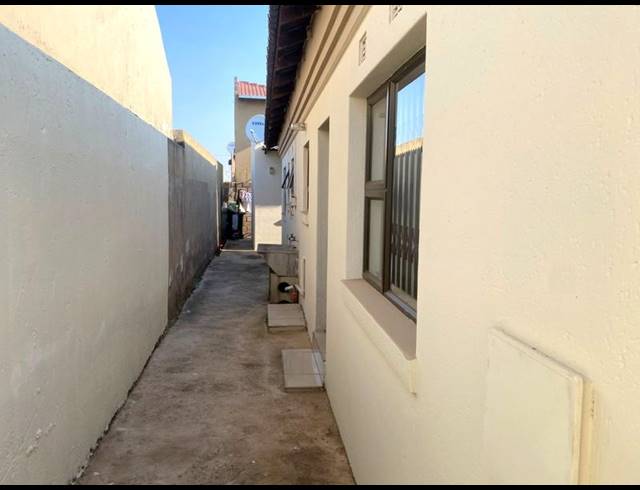 3 BEDROOM HOUSE FOR SALE IN MEADOWLANDS